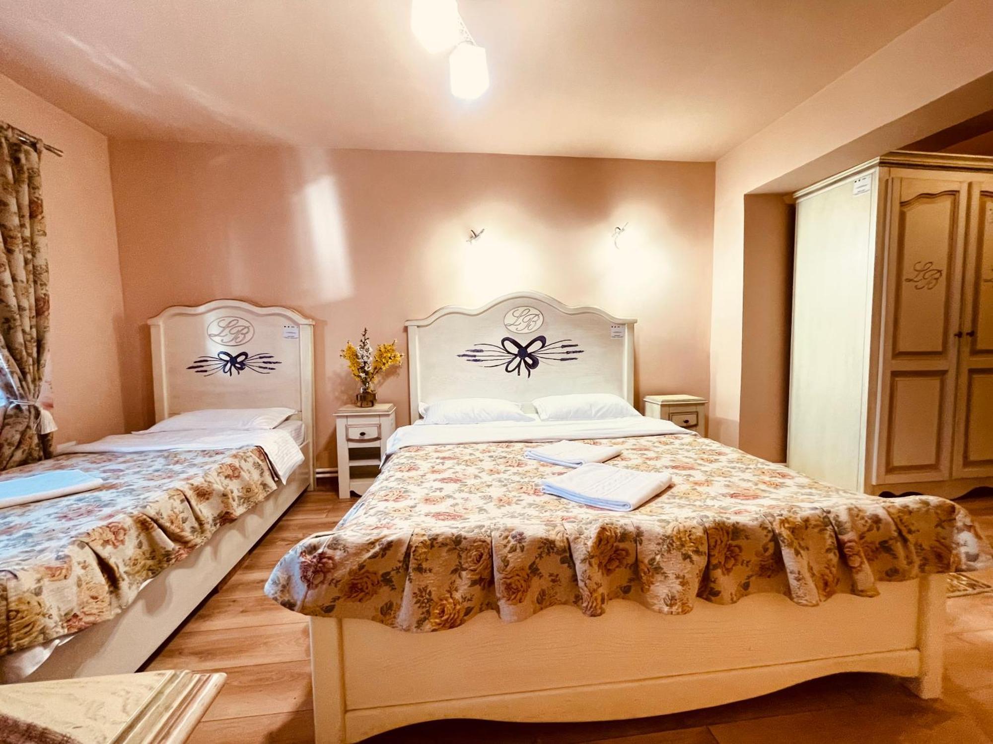 Leaganul Bucovinei Guest House Suceava Habitación foto